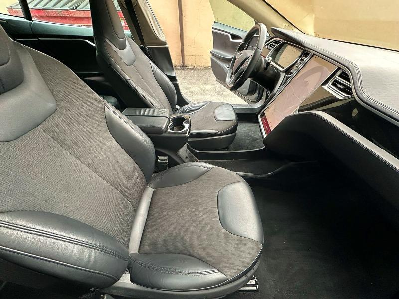 Photo 5 from auction – 2013 TESLA MODEL S with VIN 5YJSA1AC6DFP10886