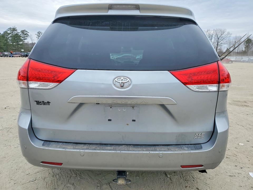 Photo 6 from auction – 2014 TOYOTA SIENNA XLE with VIN 5TDDK3DCXES078338