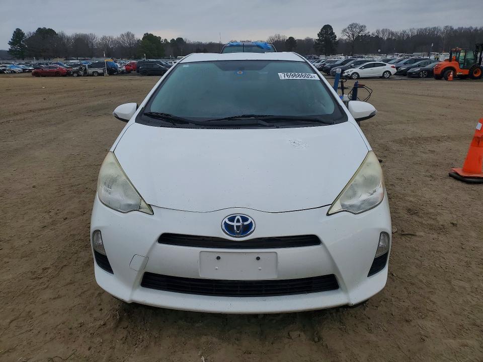 Photo 5 from auction – 2014 TOYOTA PRIUS C with VIN JTDKDTB37E1561500