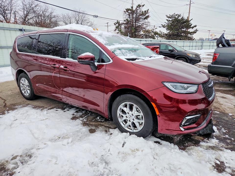 Photo 4 from auction – 2023 CHRYSLER PACIFICA T with VIN 2C4RC1BG3PR500474