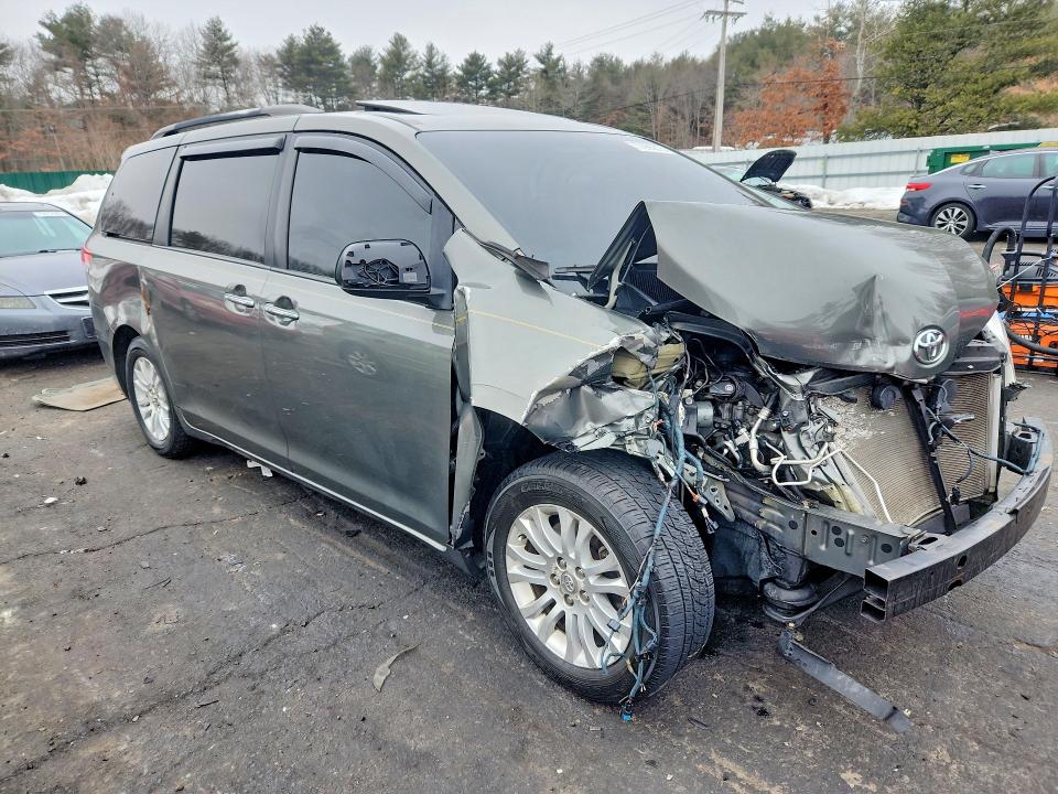 Photo 4 from auction – 2011 TOYOTA SIENNA with VIN 5TDYK3DCXBS155402