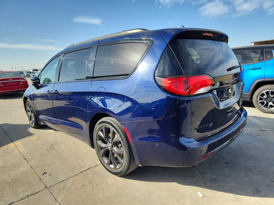 Photo 2 from auction – 2019 CHRYSLER PACIFICA with VIN 2C4RC1GG2KR681780