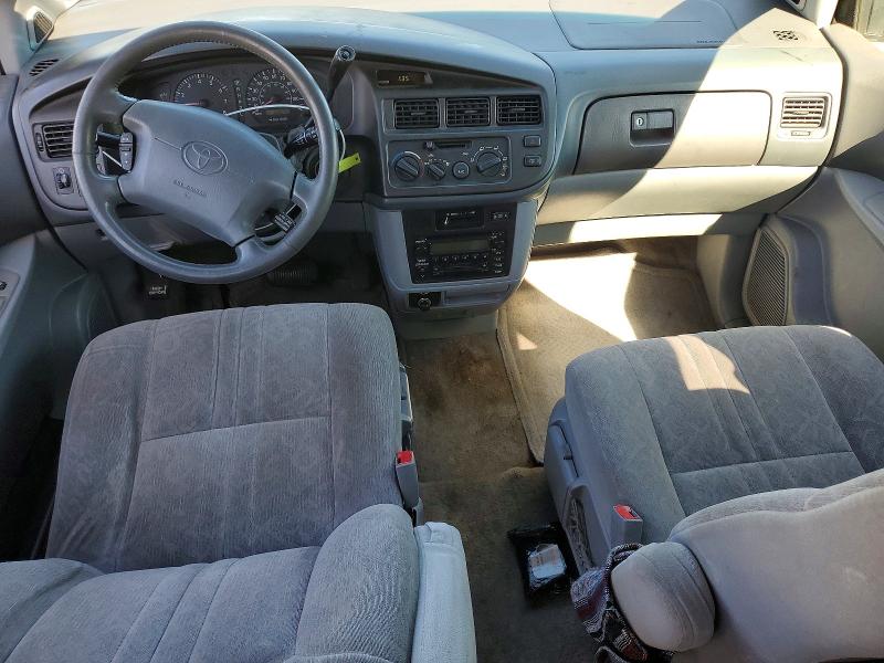 Photo 8 from auction – 2000 TOYOTA SIENNA with VIN 4T3ZF13C3YU216398
