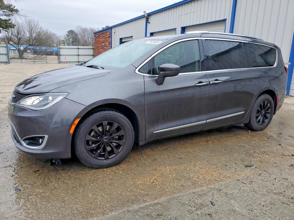 CHRYSLER PACIFICA T 2018 with VIN 2C4RC1BG8JR185968 - Photo from auction