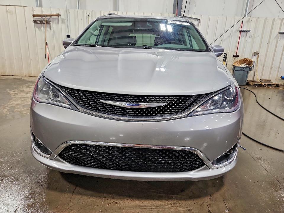 Photo 5 from auction – 2017 CHRYSLER PACIFICA with VIN 2C4RC1EG9HR677009