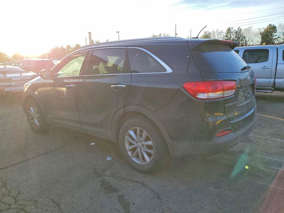 Photo 2 from auction – 2017 KIA SORENTO LX with VIN 5XYPGDA33HG288404