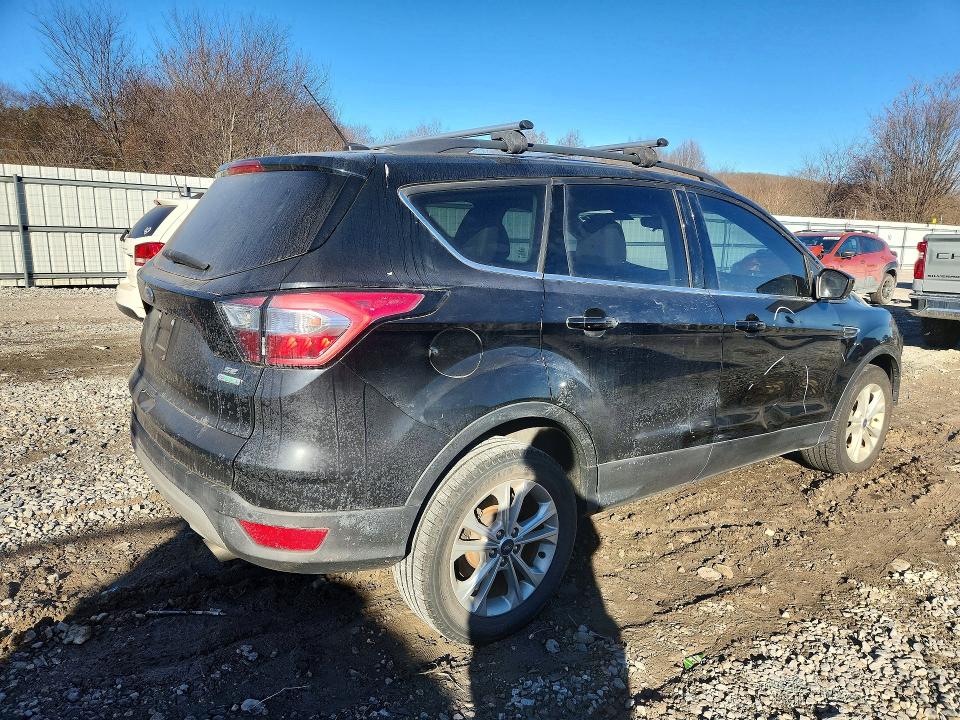 Photo 3 from auction – 2017 FORD ESCAPE with VIN 1FMCU0GD4HUE92218