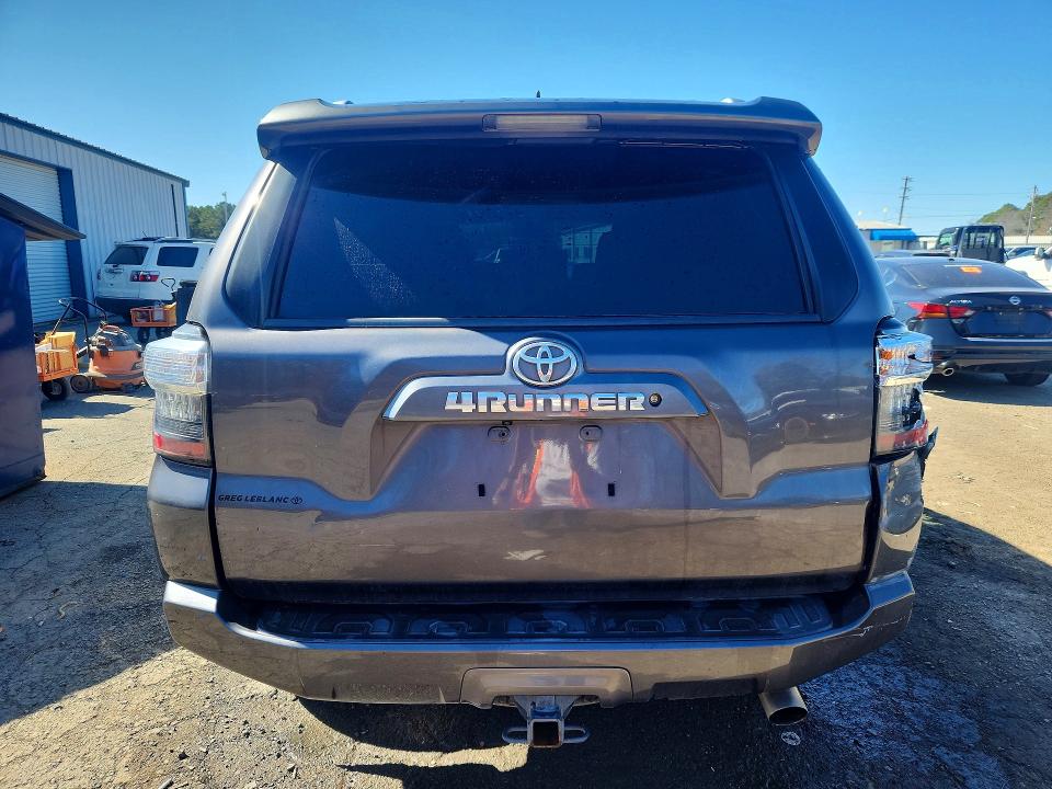 Photo 6 from auction – 2017 TOYOTA 4RUNNER SR with VIN JTEZU5JR2H5155195