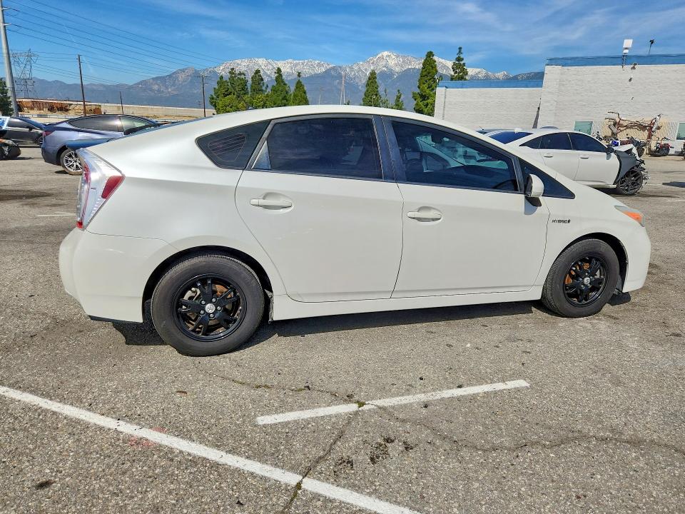 Photo 3 from auction – 2015 TOYOTA PRIUS with VIN JTDKN3DUXF0476550