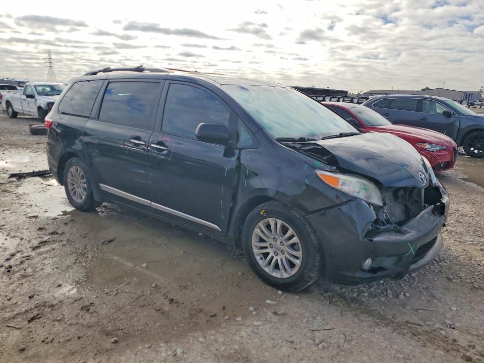 Photo 4 from auction – 2016 TOYOTA SIENNA with VIN 5TDYK3DC2GS737839