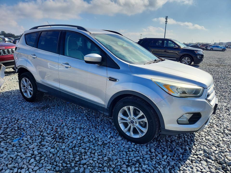 Photo 4 from auction – 2017 FORD ESCAPE SE with VIN 1FMCU0GD4HUA53987