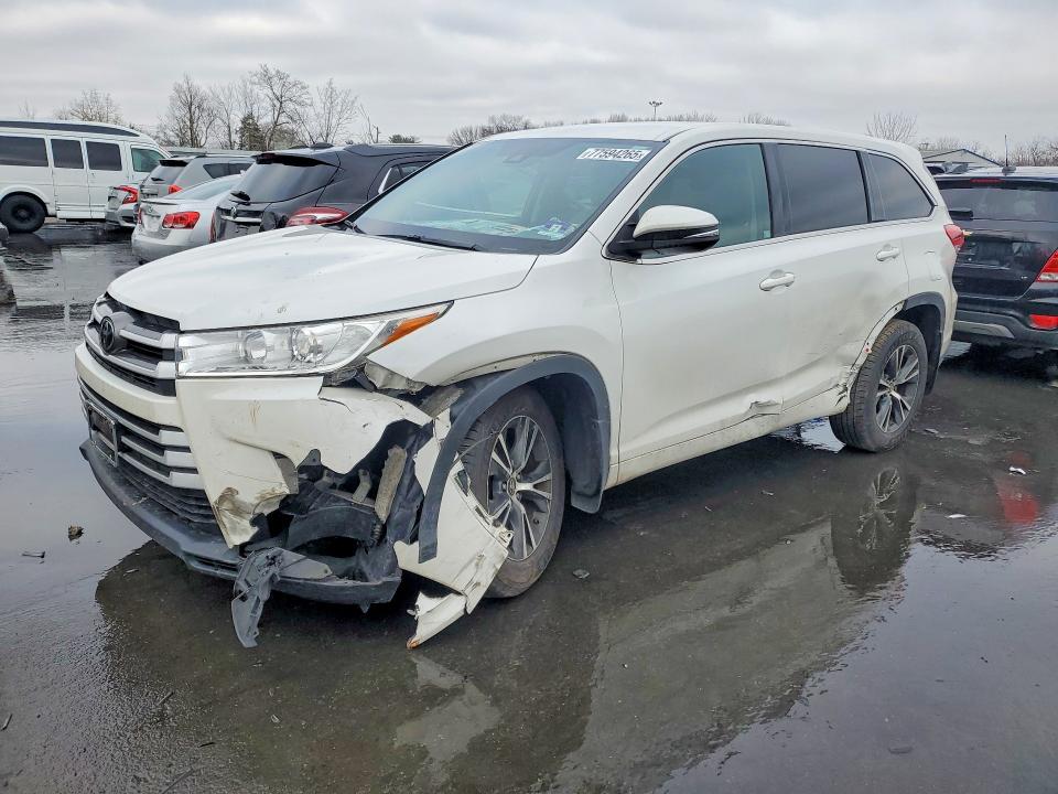 TOYOTA HIGHLANDER 2017 with VIN 5TDBZRFH8HS384585 - Photo from auction