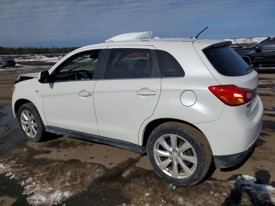 Фото 2 с аукциона – 2015 MITSUBISHI OUTLANDER с VIN 4A4AR4AU6FE014444
