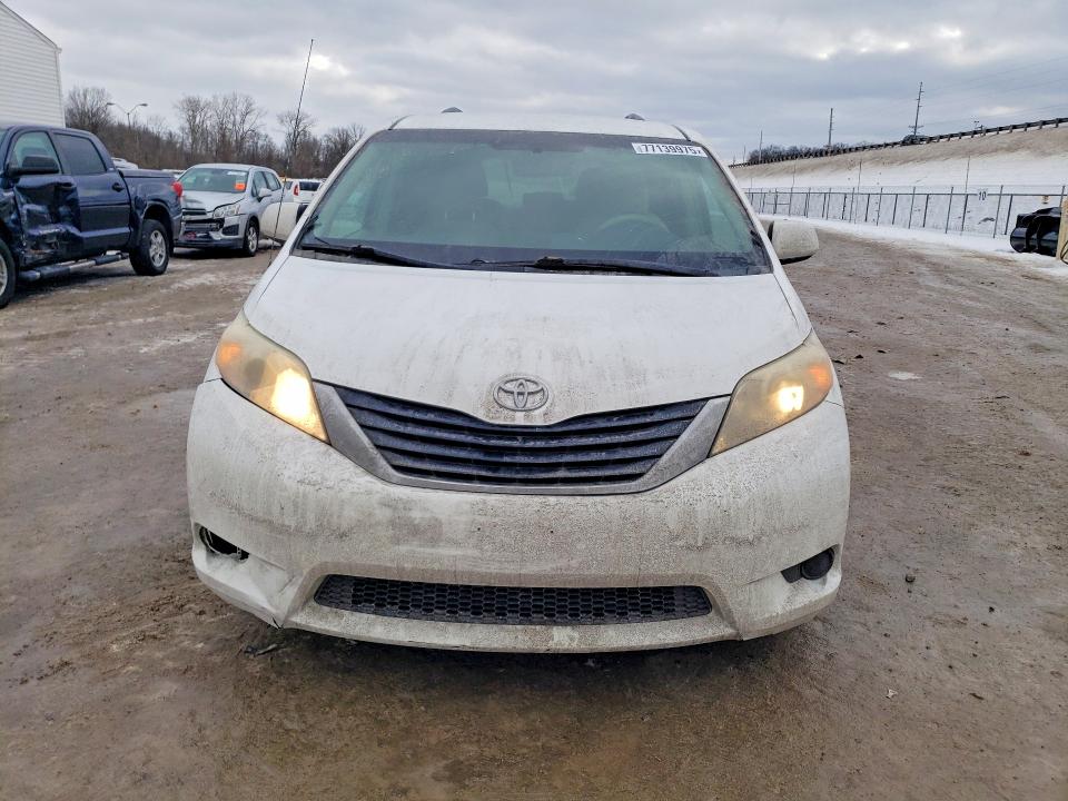 Photo 5 from auction – 2011 TOYOTA SIENNA with VIN 5TDKK3DC9BS037833