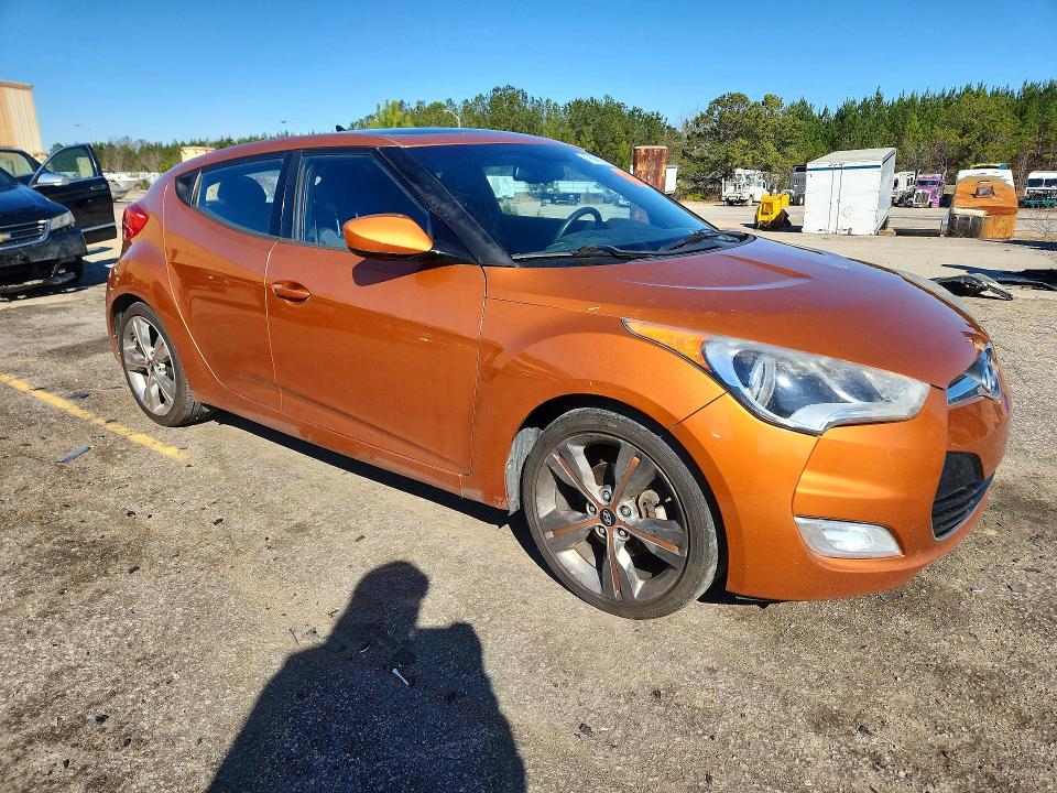 Photo 4 from auction – 2016 HYUNDAI VELOSTER with VIN KMHTC6AD9GU285773