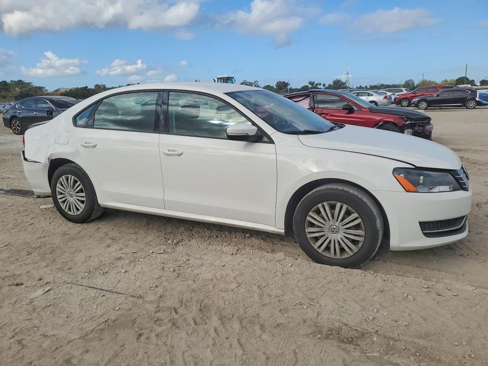 Photo 4 from auction – 2015 VOLKSWAGEN PASSAT with VIN 1VWAS7A33FC050265
