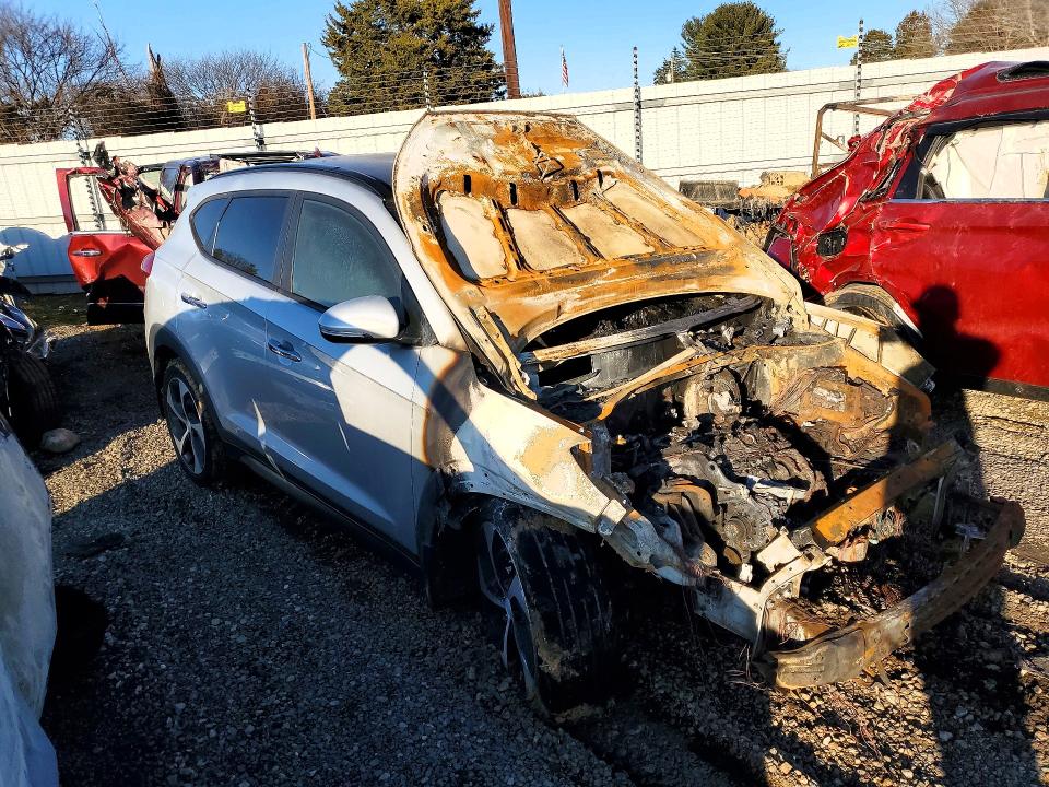 Photo 4 from auction – 2016 HYUNDAI TUCSON with VIN KM8J33A27GU227021