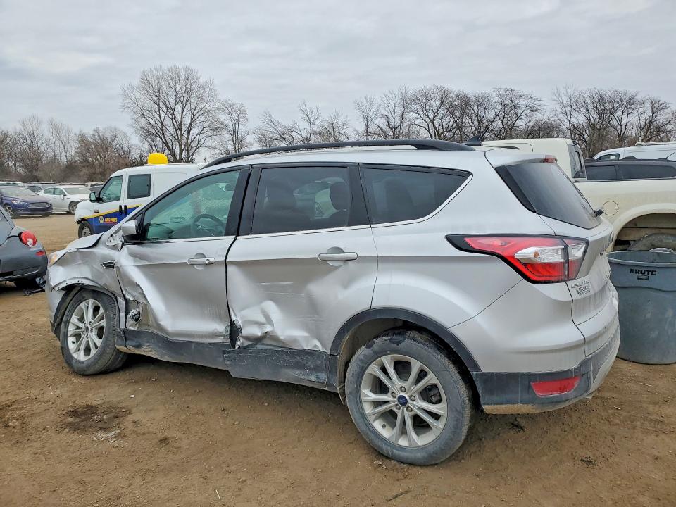 Photo 2 from auction – 2018 FORD ESCAPE SEL with VIN 1FMCU0HD0JUB73600
