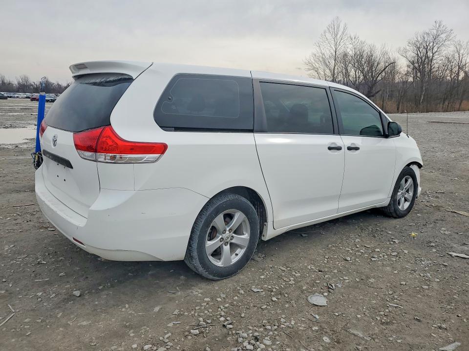 Photo 3 from auction – 2011 TOYOTA SIENNA with VIN 5TDKA3DC7BS002694