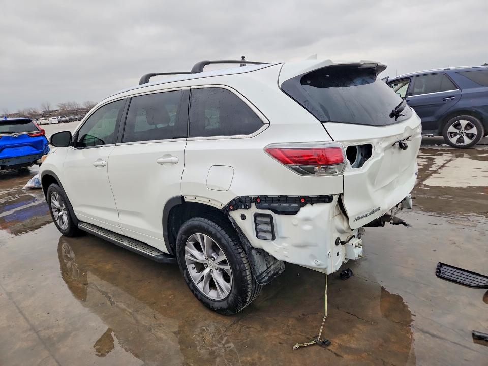 Photo 2 from auction – 2015 TOYOTA HIGHLANDER with VIN 5TDKKRFH3FS067573