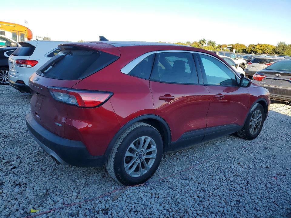 Photo 3 from auction – 2020 FORD ESCAPE with VIN 1FMCU0G68LUA06455