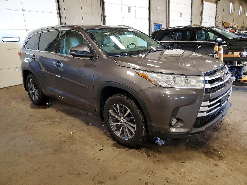 Zdjęcie 4 z aukcji – 2017 TOYOTA HIGHLANDER z VIN 5TDJZRFH7HS362654