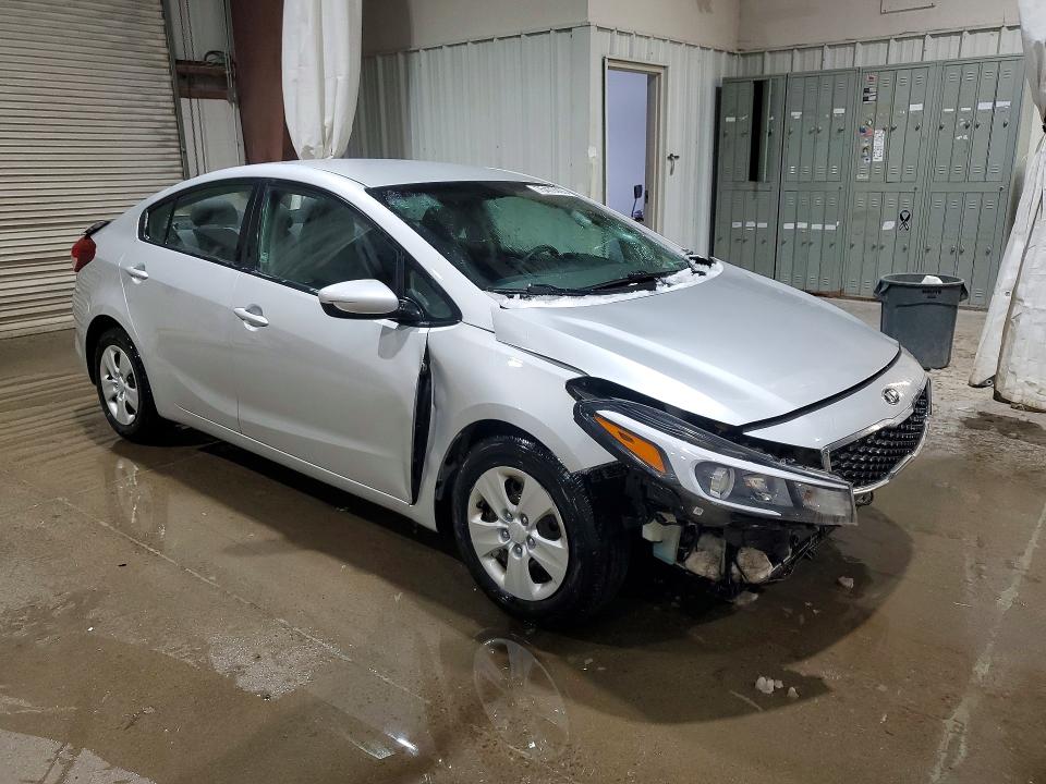 Photo 4 from auction – 2017 KIA FORTE LX with VIN 3KPFK4A75HE055781