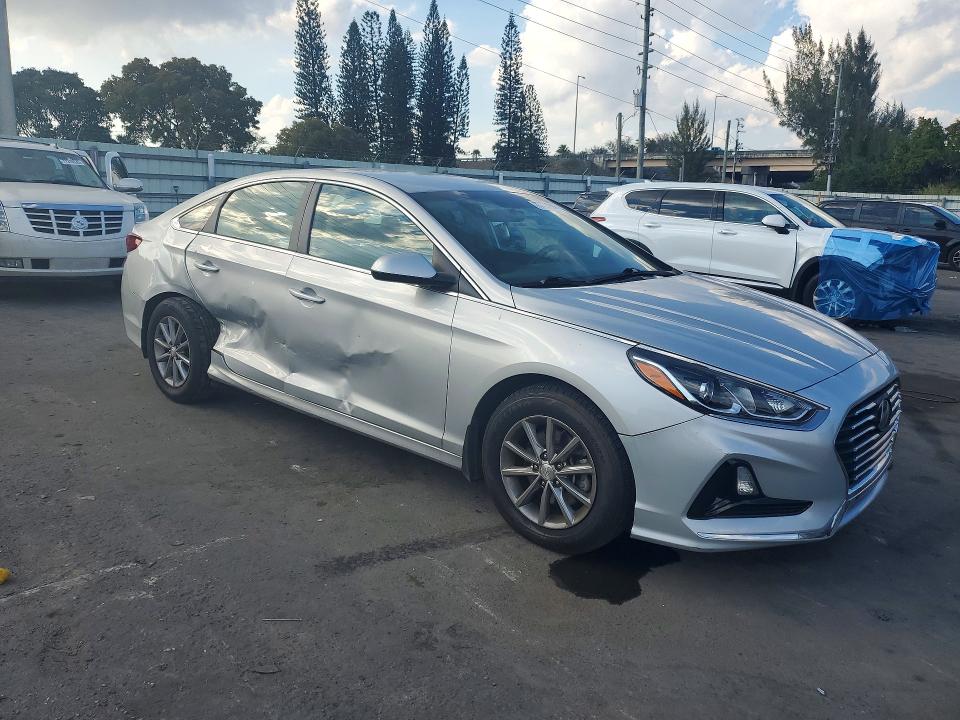 Photo 4 from auction – 2019 HYUNDAI SONATA with VIN 5NPE24AF5KH762255