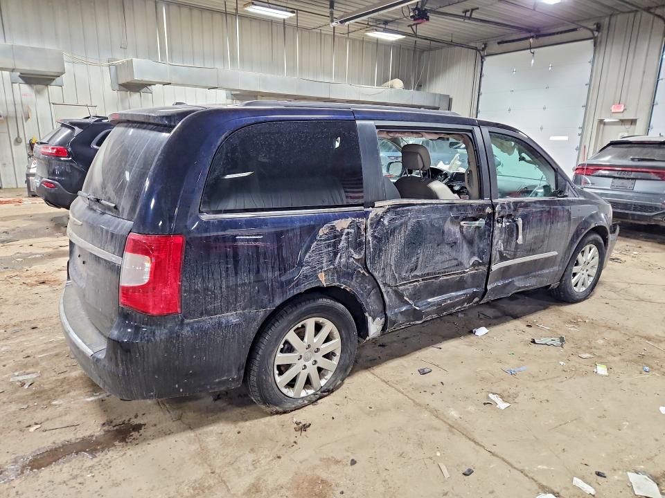 Photo 3 from auction – 2011 CHRYSLER TOWN & COUNTRY with VIN 2A4RR8DG6BR617196