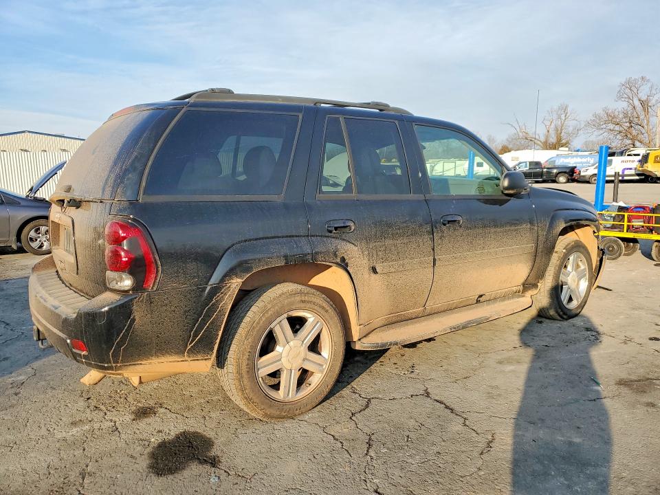 Photo 3 from auction – 2008 CHEVROLET TRAILBLAZER with VIN 1GNDS13SX82126176