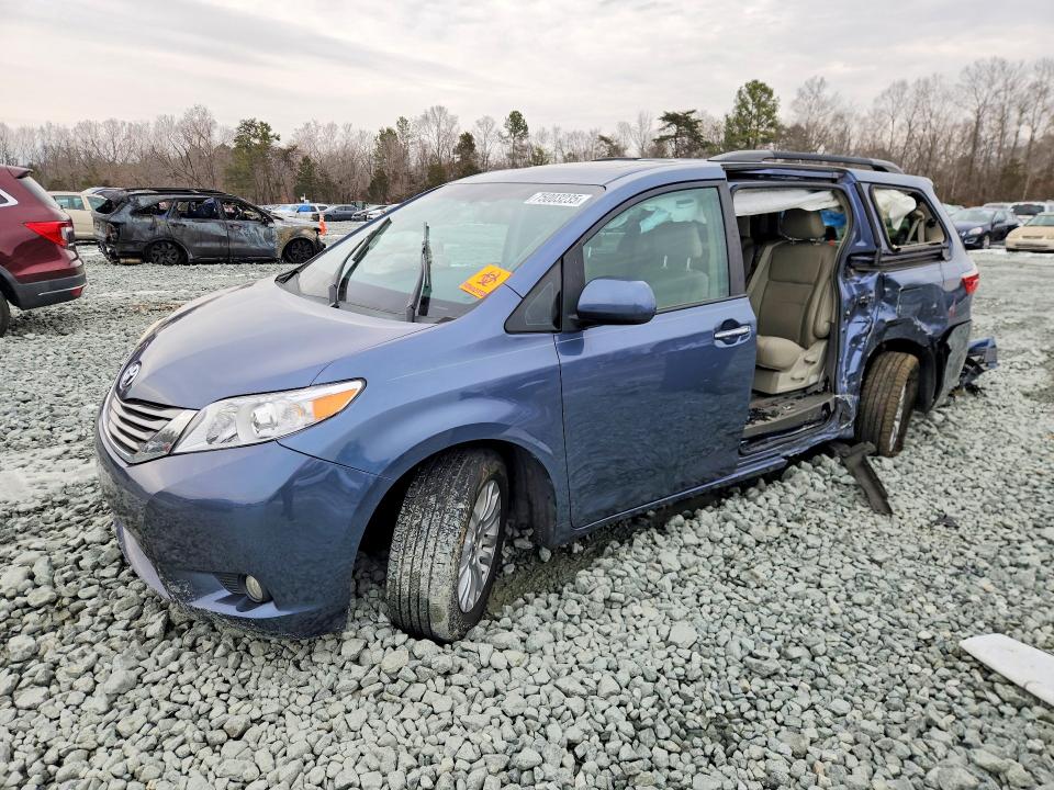 Photo 1 from auction – 2015 TOYOTA SIENNA XLE with VIN 5TDYK3DC6FS632106