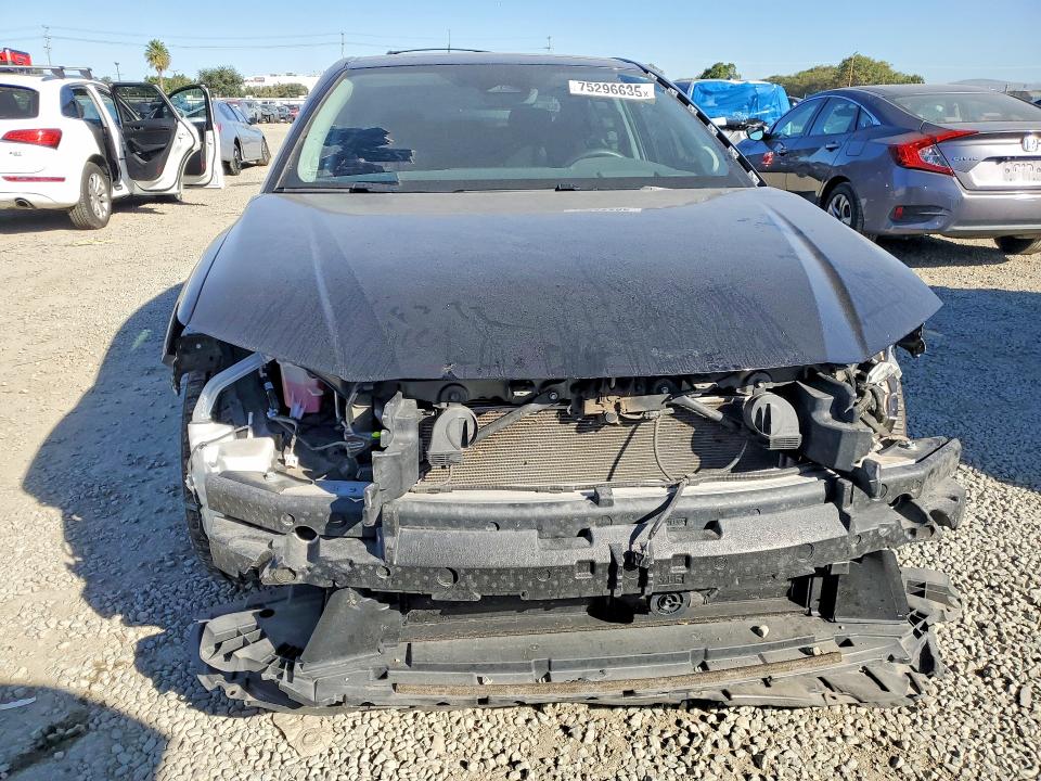 Photo 5 from auction – 2025 TOYOTA CAMRY with VIN 4T1DAACK9SU015122