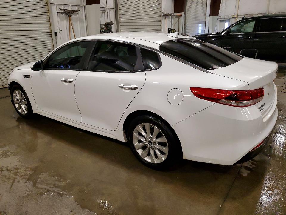 Photo 2 from auction – 2017 KIA OPTIMA with VIN 5XXGT4L39HG162495