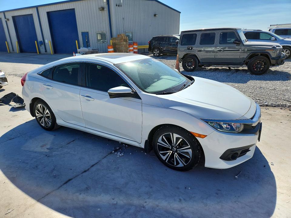 Photo 4 from auction – 2018 HONDA CIVIC with VIN JHMFC1F71JX001080