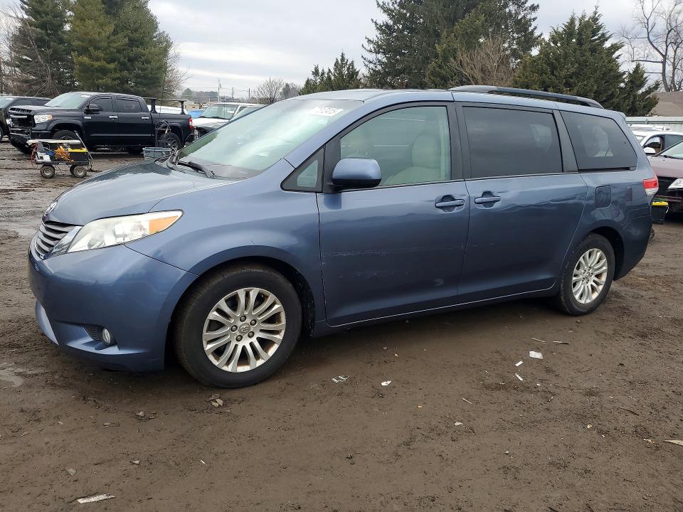 Photo 1 from auction – 2013 TOYOTA SIENNA XLE with VIN 5TDYK3DC9DS383846