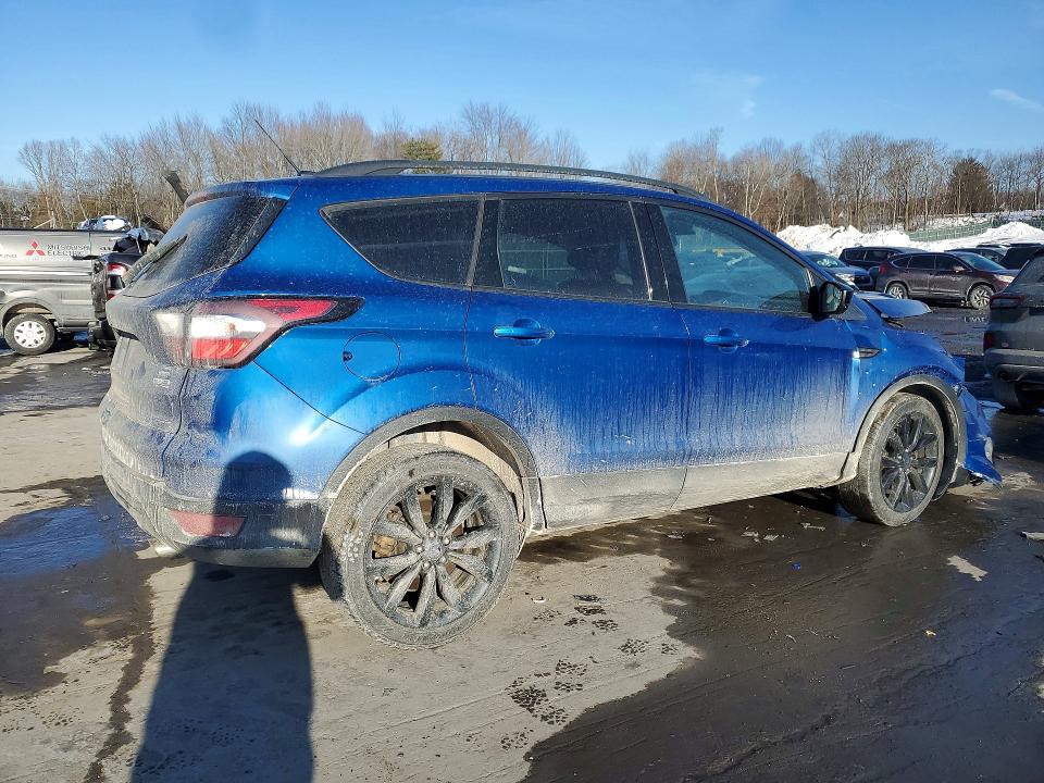 Photo 3 from auction – 2017 FORD ESCAPE with VIN 1FMCU9GD7HUE04007