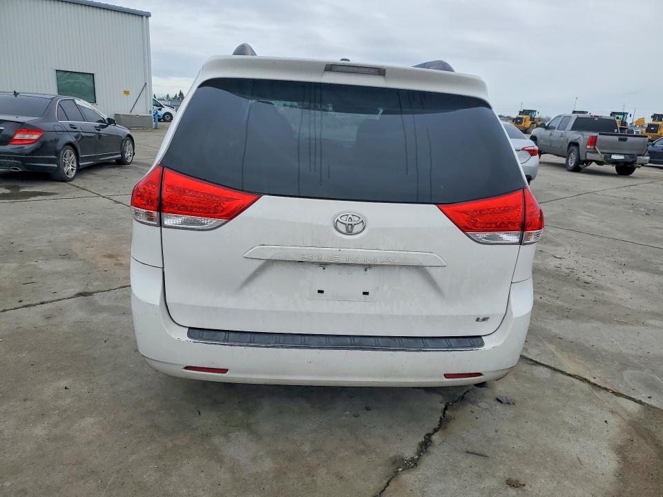 Photo 6 from auction – 2011 TOYOTA SIENNA with VIN 5TDKK3DC2BS116034