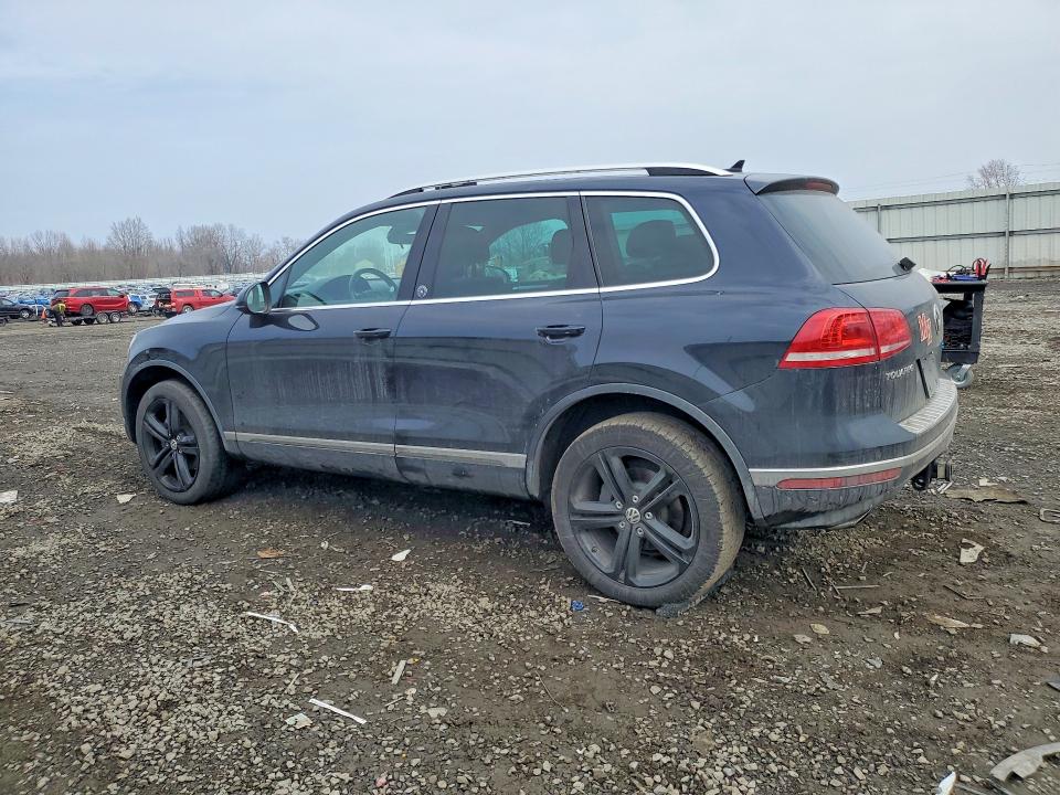 Photo 2 from auction – 2017 VOLKSWAGEN TOUAREG with VIN WVGRF7BP6HD003753