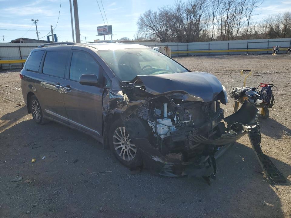 Photo 4 from auction – 2020 TOYOTA SIENNA XLE with VIN 5TDYZ3DC5LS047752
