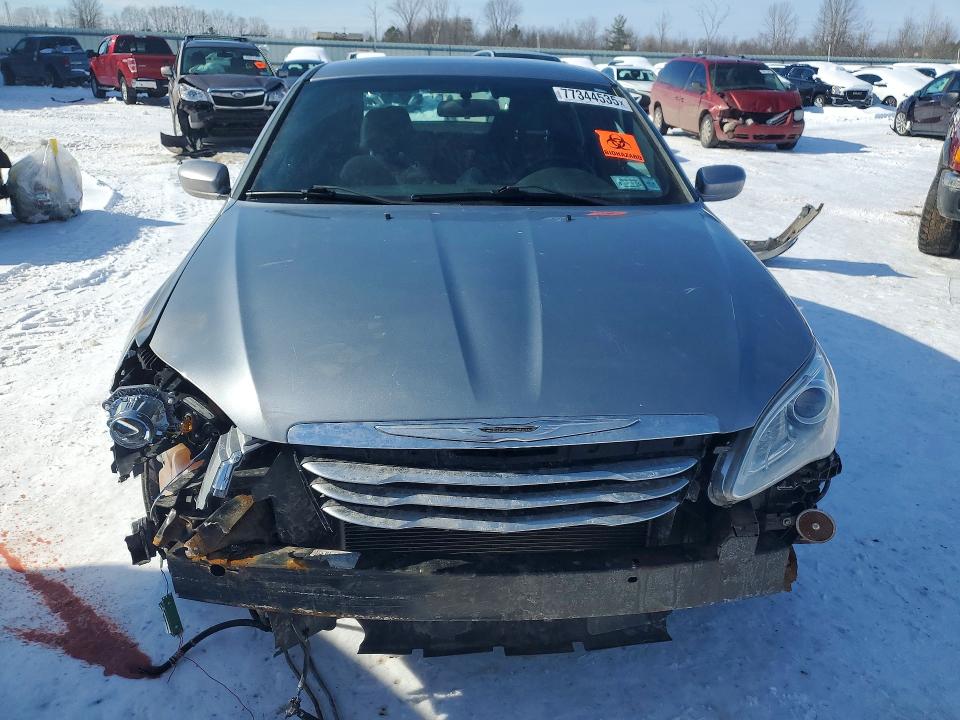 Photo 5 from auction – 2014 CHRYSLER 200 with VIN 1C3CCBBGXEN115052