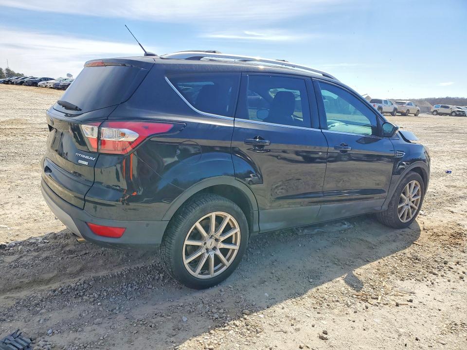 Photo 3 from auction – 2017 FORD ESCAPE with VIN 1FMCU0JD5HUD63932