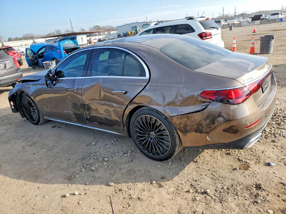 Photo 2 from auction – 2025 MERCEDES-BENZ E with VIN W1KLF4GB8SA151990