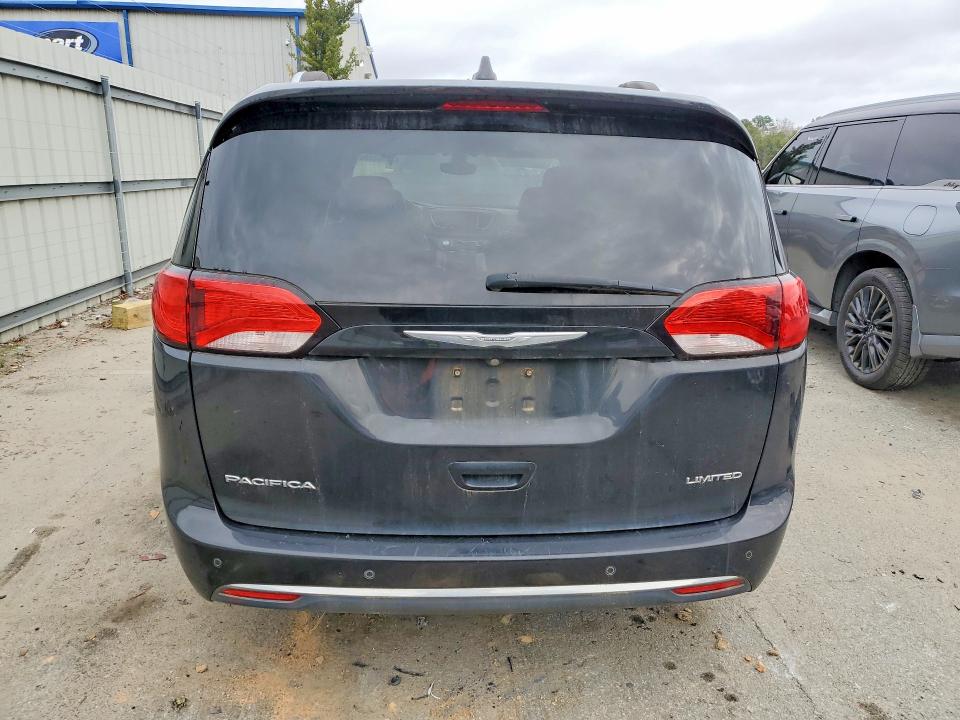 Photo 6 from auction – 2017 CHRYSLER PACIFICA with VIN 2C4RC1GG7HR504277