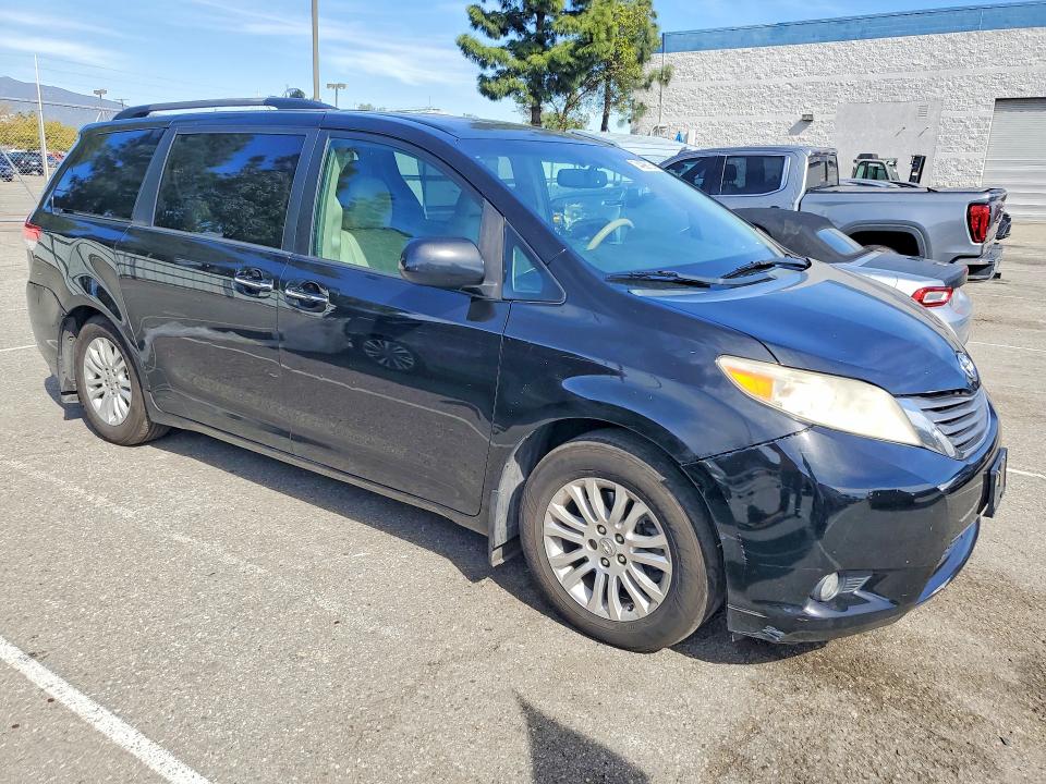 Photo 4 from auction – 2011 TOYOTA SIENNA with VIN 5TDYK3DC4BS083743