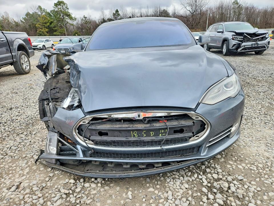 Photo 5 from auction – 2013 TESLA MODEL S with VIN 5YJSA1CN4DFP19780