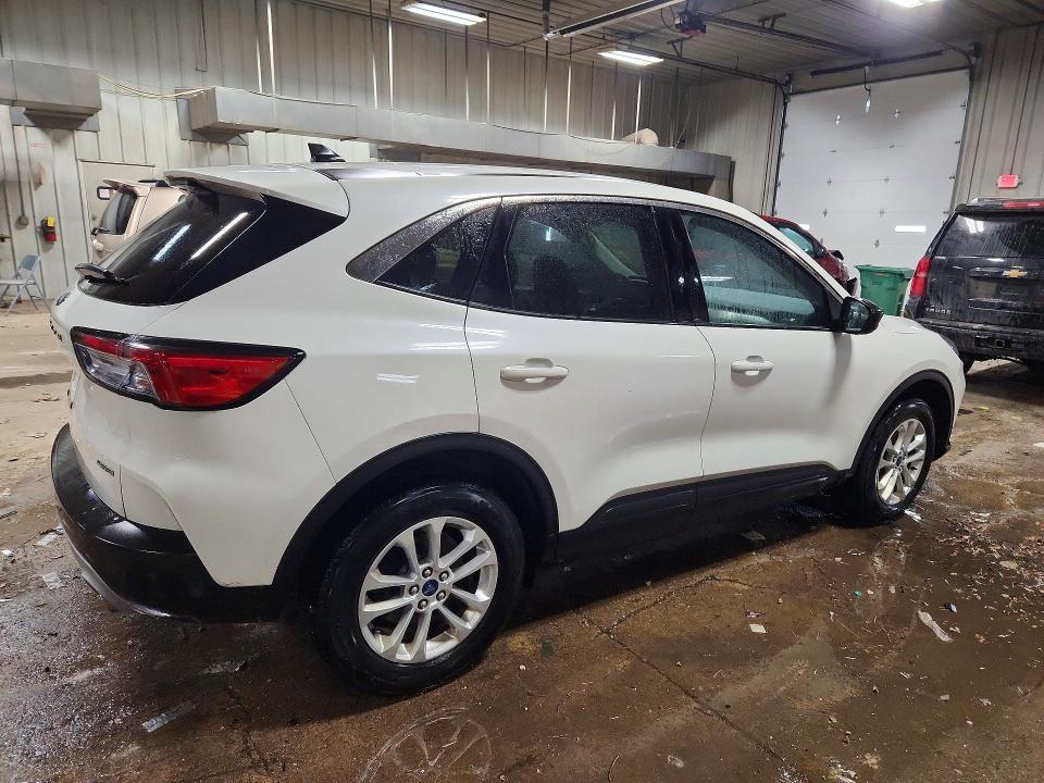 Photo 3 from auction – 2022 FORD ESCAPE SE with VIN 1FMCU9G69NUA60662