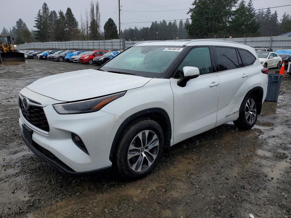 TOYOTA HIGHLANDER 2022 with VIN 5TDGZRBH0NS189507 - Photo from auction