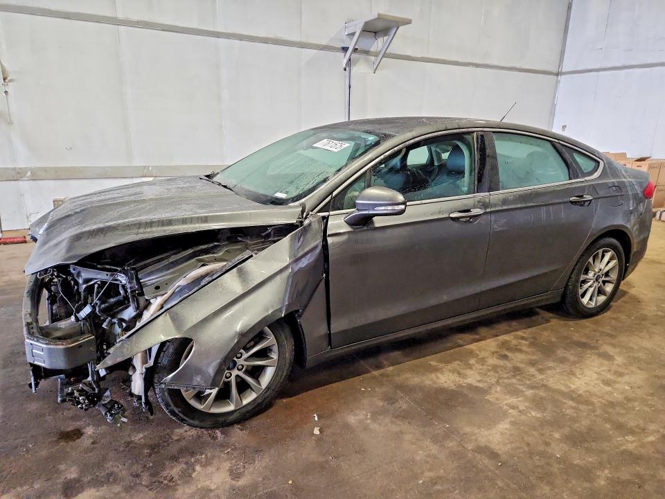 FORD FUSION 2017 with VIN 3FA6P0HDXHR353702 - Photo from auction