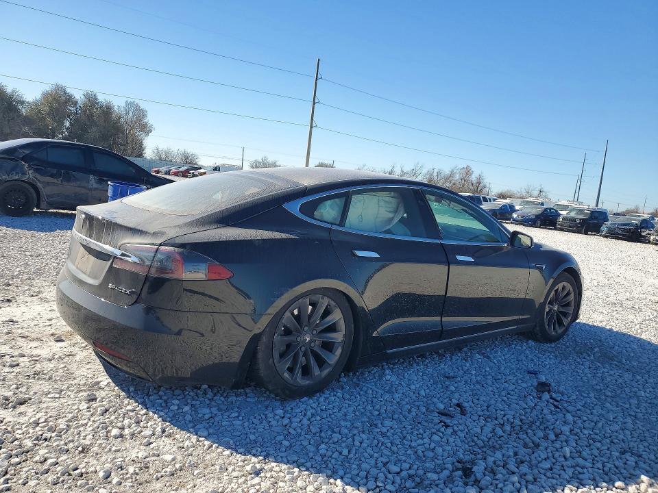 Photo 3 from auction – 2017 TESLA MODEL S with VIN 5YJSA1E28HF221672