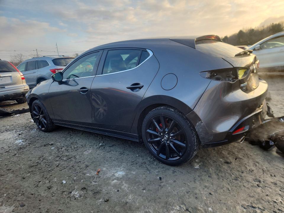 Photo 2 from auction – 2019 MAZDA 3 with VIN JM1BPAJM8K1141536